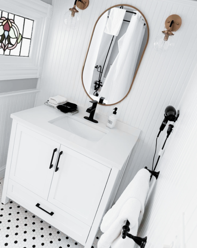 Bathtub and shower cleaned for move out in Connecticut